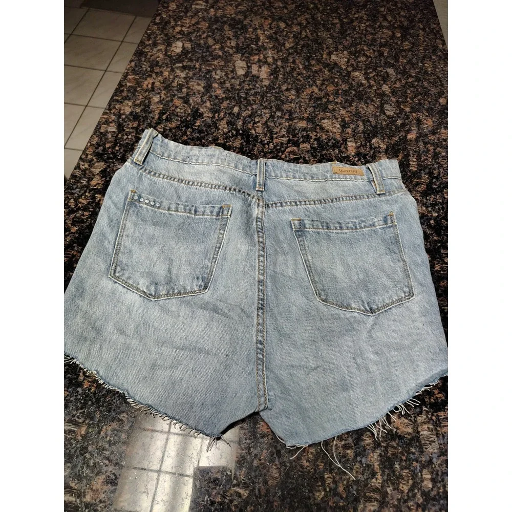 Blank NYC The Cooper Light Wash Denim Shorts Button Fly Raw Hem 03CH2651 30